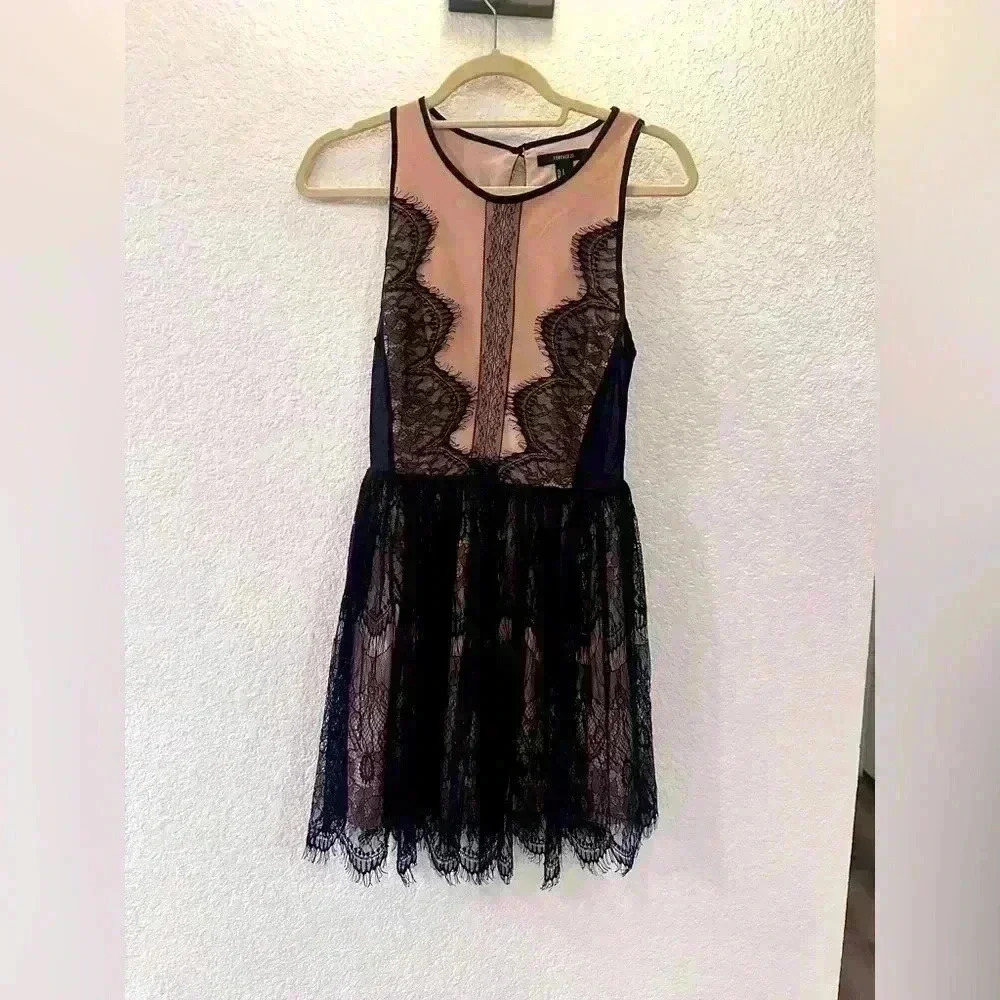 Forever 21 Black Lace Overlay Dress Small Sleeveless Nude Lining Back Party Top